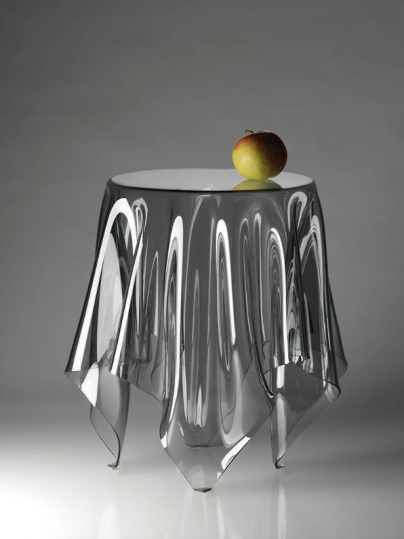 Essey Illusion Beistelltisch transparent mit Apfel, moderner Design Tisch für Wohnzimmer.