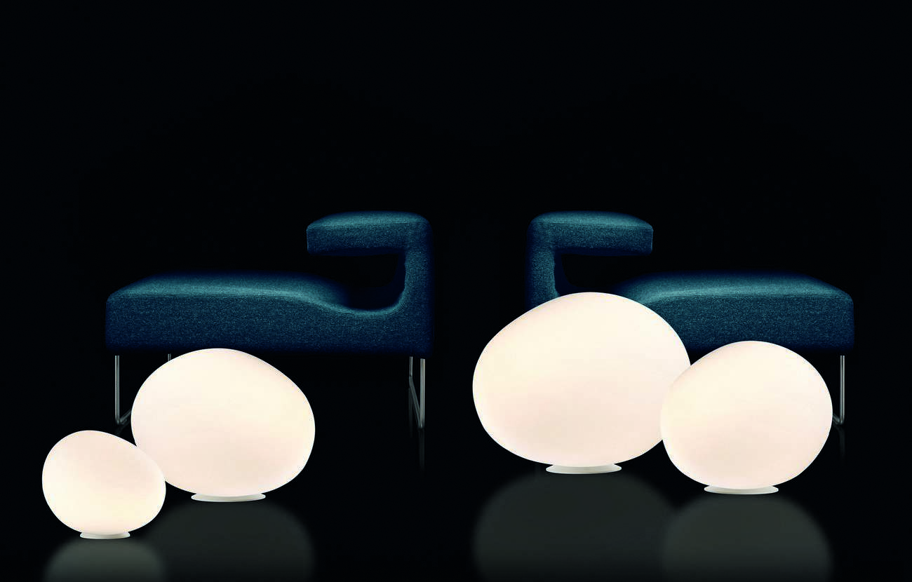 Poly Gregg Tischleuchten von Foscarini, eiförmige Designleuchten in verschiedenen Größen, stimmungsvolle Beleuchtung.