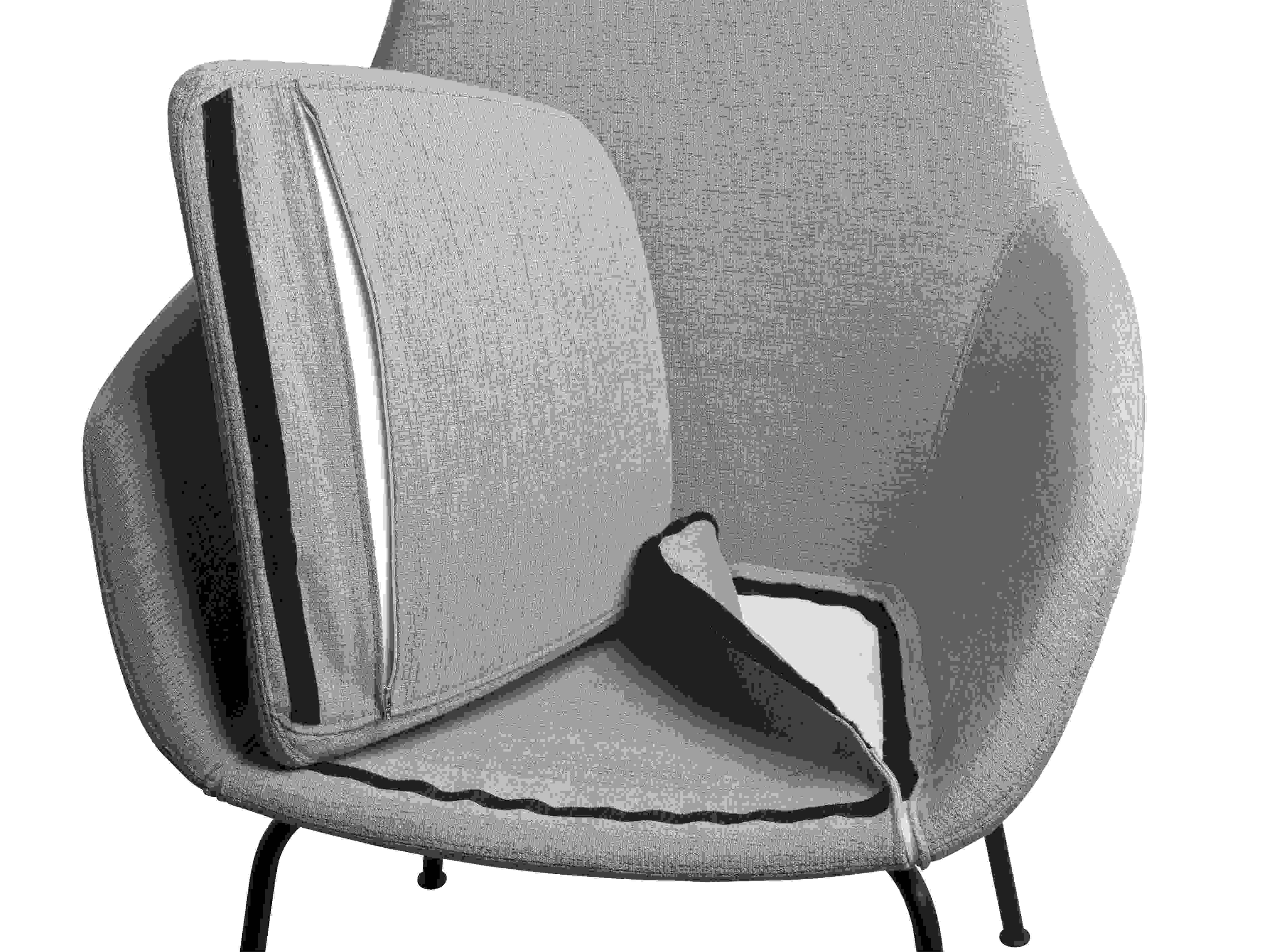 Grauer Little Giraffe Stuhl von Fritz Hansen mit abnehmbarem Bezug und schwarzen Metallbeinen.