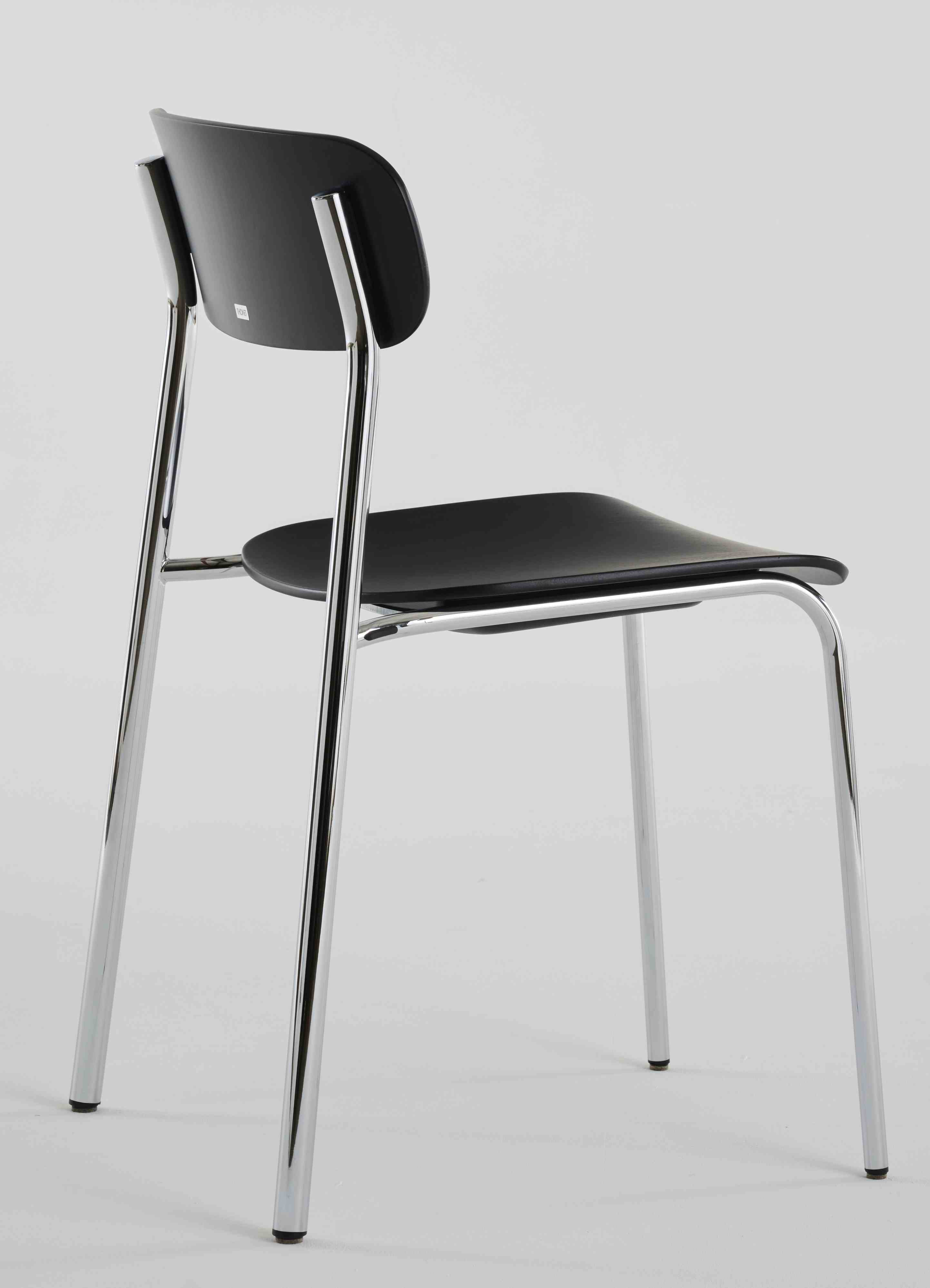 S 243 Stahlrohrstuhl von Thonet, olivgrün, Einzelstück, modernes Design mit verchromtem Stahlrohrgestell und ergonomischer Sitzfläche.