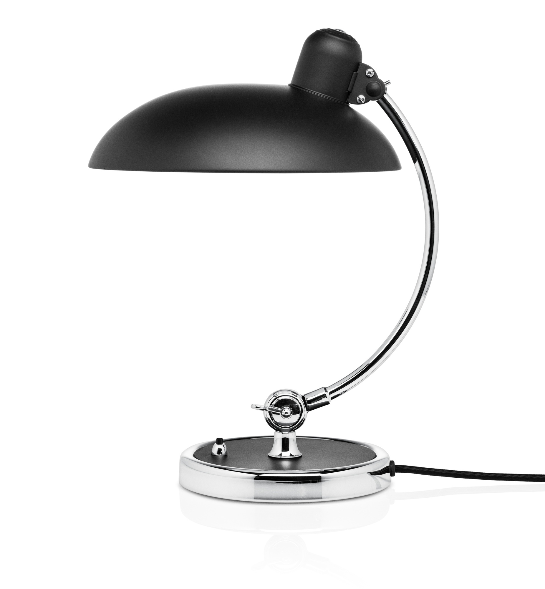 Schwarze KAISER idell Tischleuchte 6631 T von Fritz Hansen mit Chromgestell. Designklassiker.