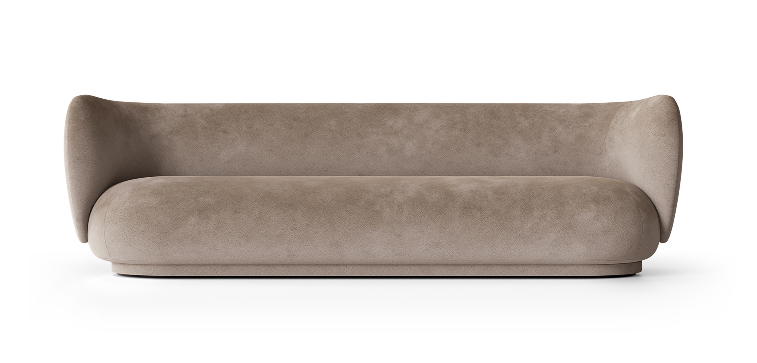 Rico Sofa von Ferm Living, 4-Sitzer in beigem Faded Velvet Stoff, Frontansicht.