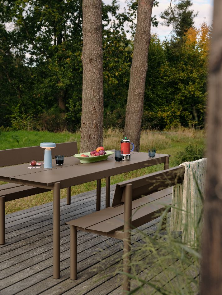Linear Steel Bench: buitenbank met rugleuning 110 x 34 cm Muuto