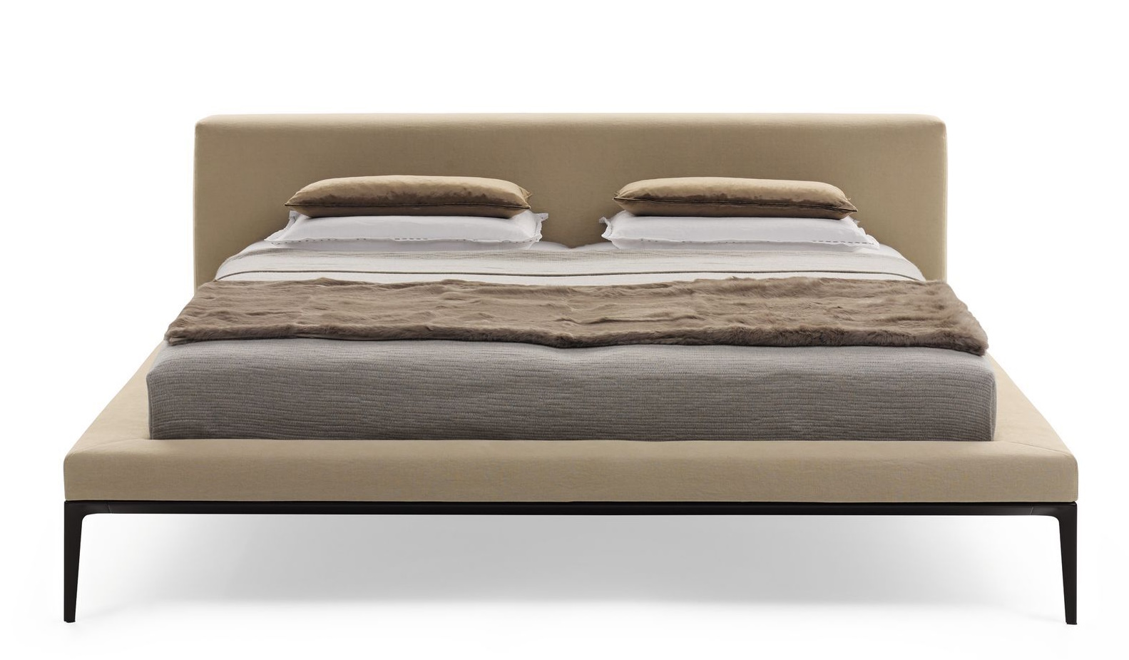 Jaan Bett von Walter Knoll, modernes Doppelbett mit beigem Stoffbezug und dunklen Füßen.