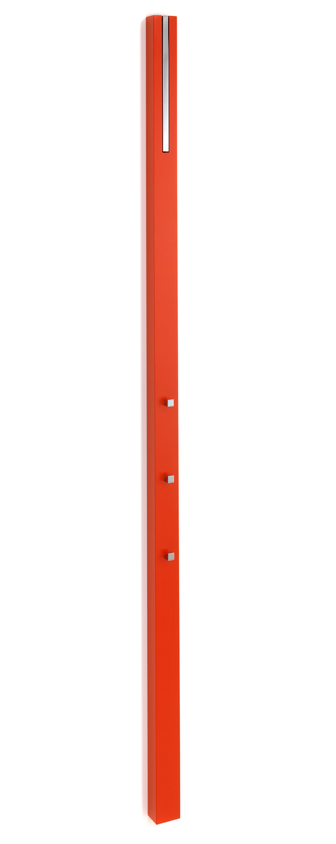 Rote Schönbuch Line Garderobe mit Haken und Hutablage für Flur und Eingangsbereich.
