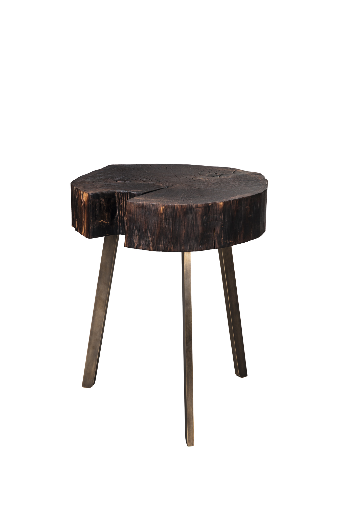 Stomp Beistelltisch von Janua, H52 cm, aus dunklem Holz und Metallbeinen.