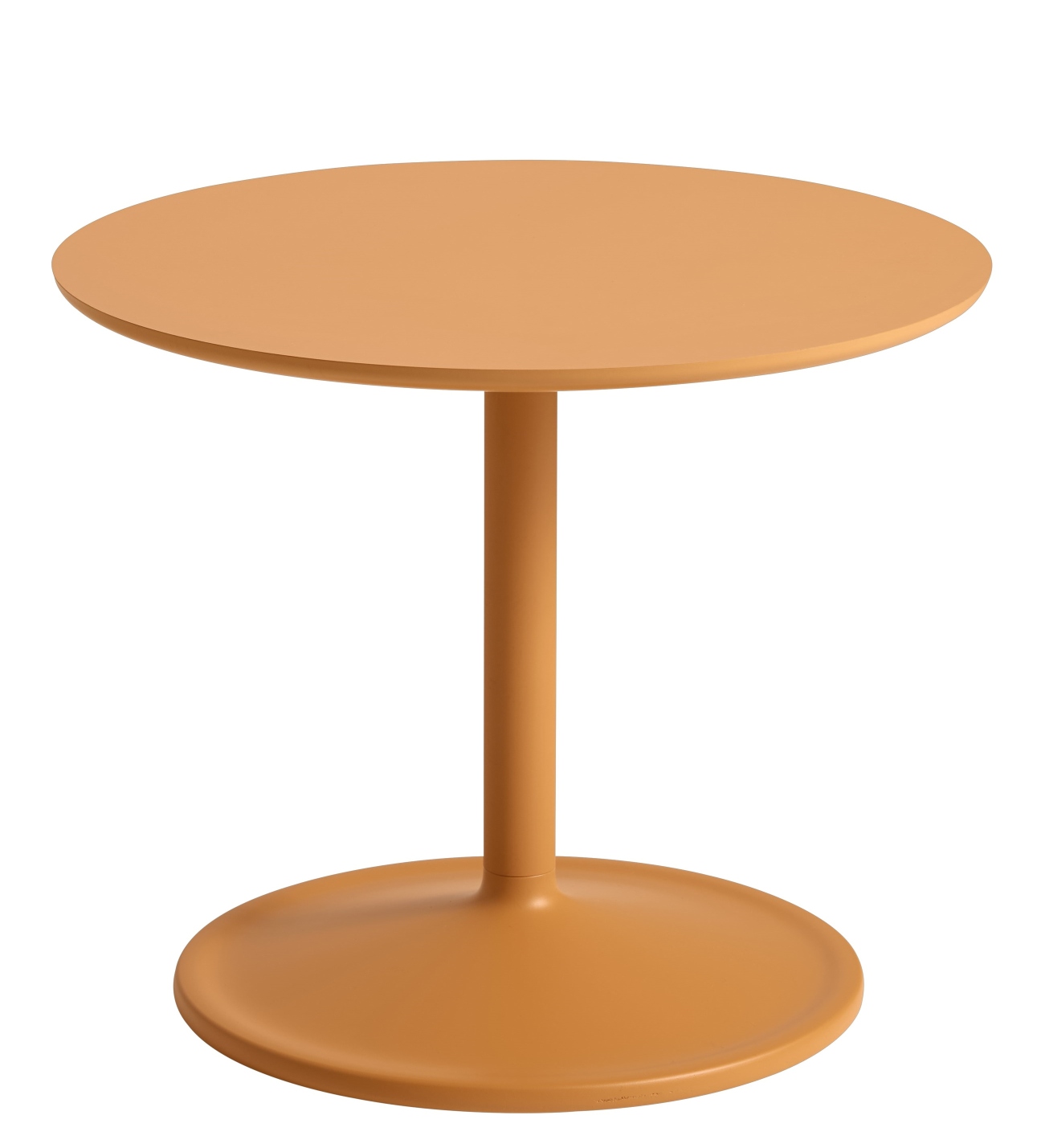 Freistehender Muuto Soft Side Table Beistelltisch in Orange, moderner runder Tisch für Wohnzimmer und Büro.