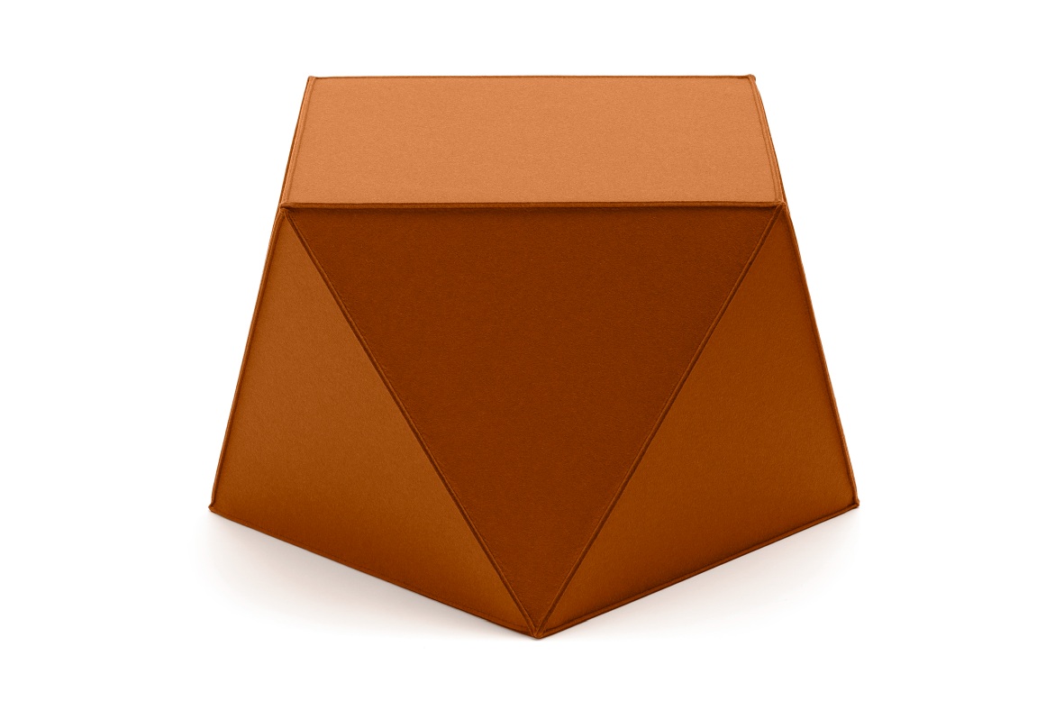 Diamond Sitzmöbel von HEY-SIGN by BWF Group, moderner Hocker aus Filz in Braun.