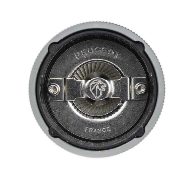 Detailaufnahme des Mahlwerks der Peugeot Line Pfeffermühle, Graphit & Carbon, mit Peugeot-Logo und Schriftzug France.