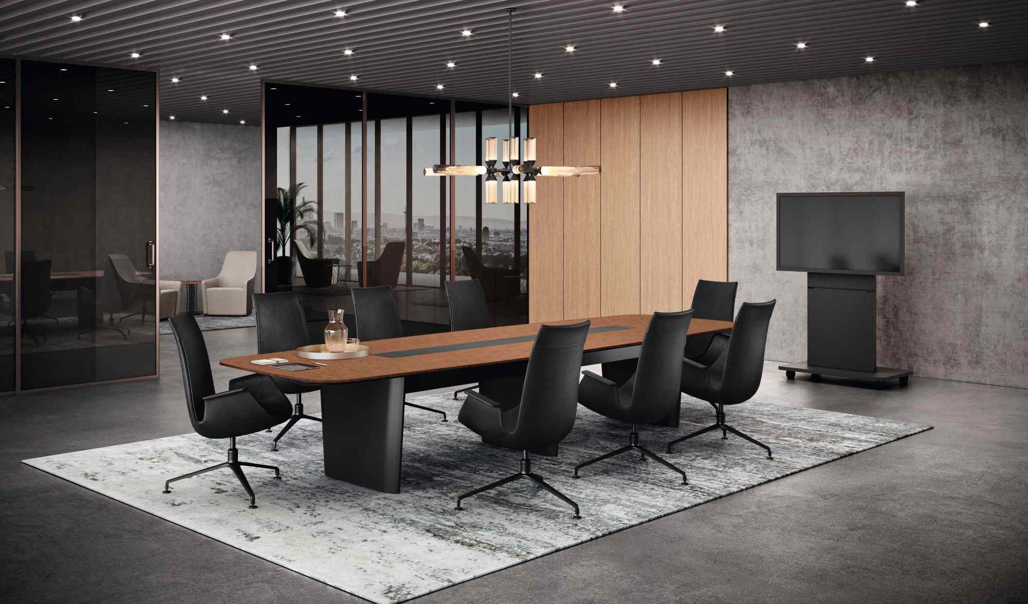 Konferenzraum mit schwarzem 520 Foster Sessel von Walter Knoll um einen langen Tisch.