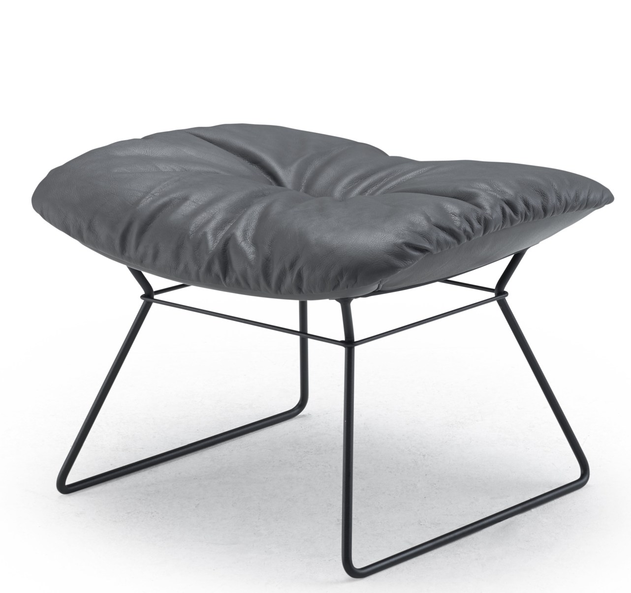 Grauer Leya Ottoman von Freifrau Manufaktur mit schwarzem Metallgestell, moderner Hocker für Wohnzimmer und Lounge.