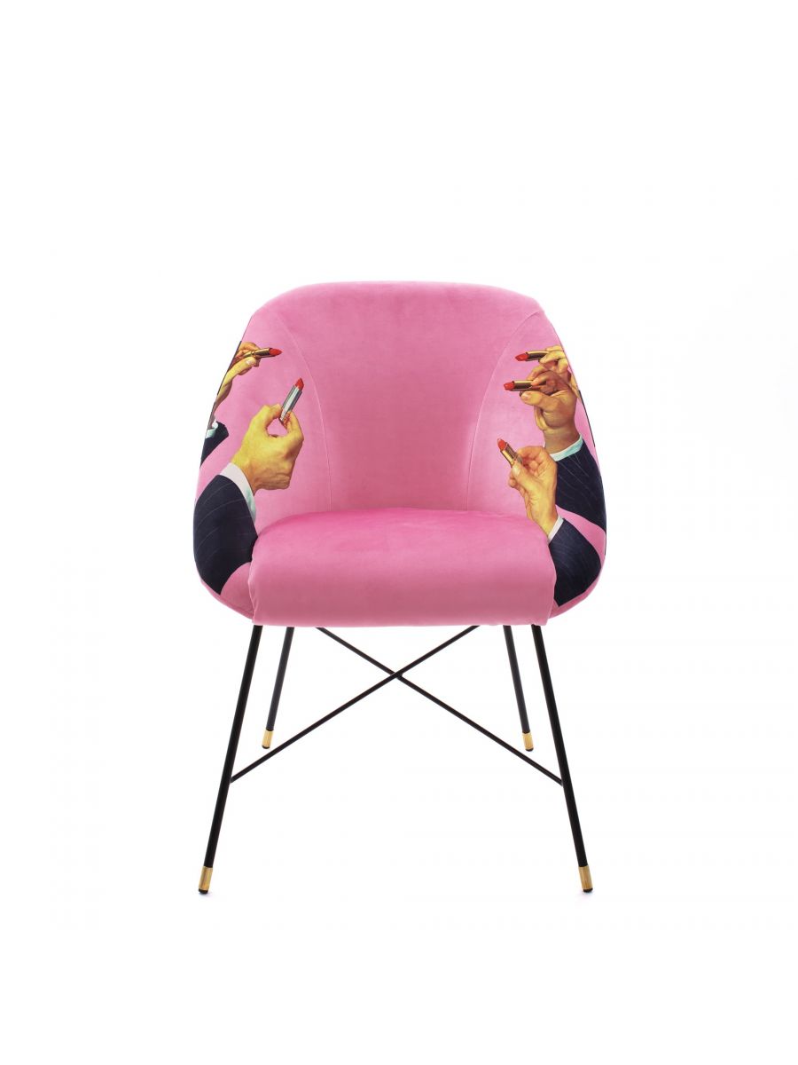 Toiletpaper Seletti Polsterstuhl mit pinkem Samtbezug und Lippenstift-Motiv, moderne Design Sitzmöbel für Wohnzimmer.