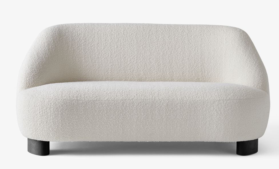 AndTradition Margas LC3 Sofa, 2-Sitzer, Bouclé-Bezug in Creme, modernes Design für Wohnzimmer und Lounge.