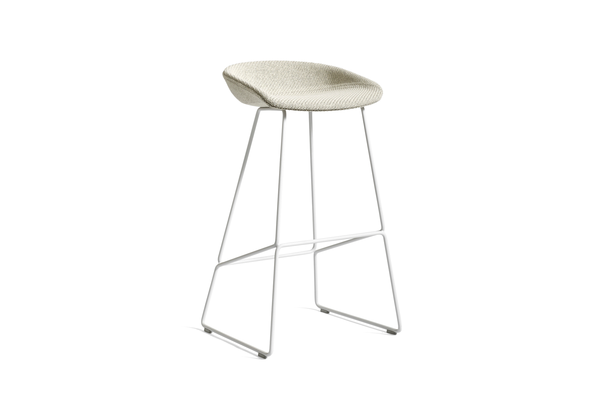 Hay About a Stool AAS 39 Barhocker mit beigem Vollpolster und weißem Stahlgestell.