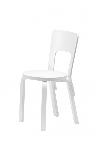 Weißer Artek Stuhl 66 aus Holz, skandinavisches Design für Esszimmer und Wohnbereich.