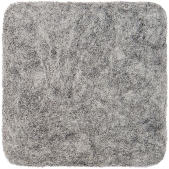 Detailaufnahme des graumelierten myfelt Carl Filzteppichs, rechteckig, für Wohnräume. Textur und Material sichtbar.