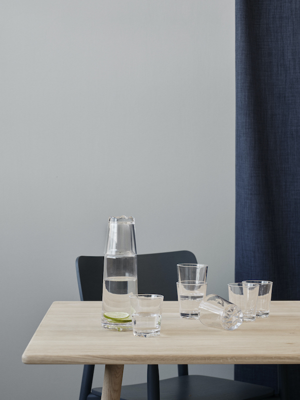 Glacier Trinkgläser von Stelton, 6er Set auf Tisch mit Wasser und Limette.