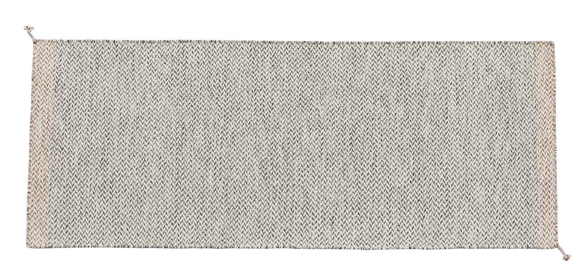Muuto Ply Rug aus recyceltem Polyester, ein rechteckiger, gewebter Teppich für Innen- und Außenbereiche.