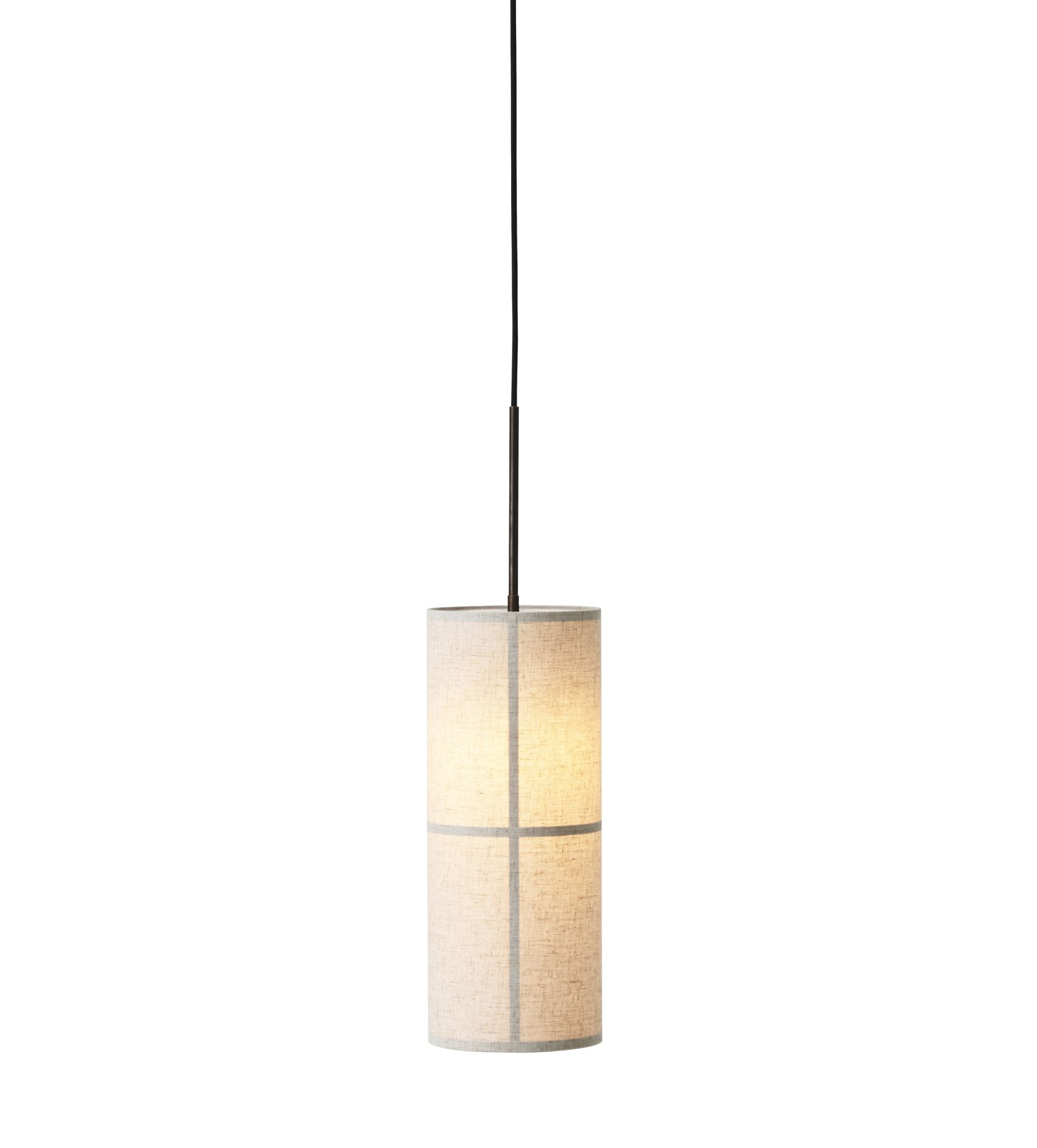 Helle Audo Hashira Pendelleuchte mit Stoffschirm und dunklem Kabel, moderne Innenbeleuchtung.
