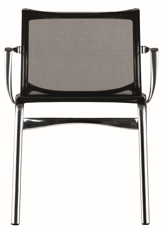 Frame Stuhl mit Armlehnen, Alias Design, Stahlgestell und schwarzer Netzbespannung, Ansicht von vorne.