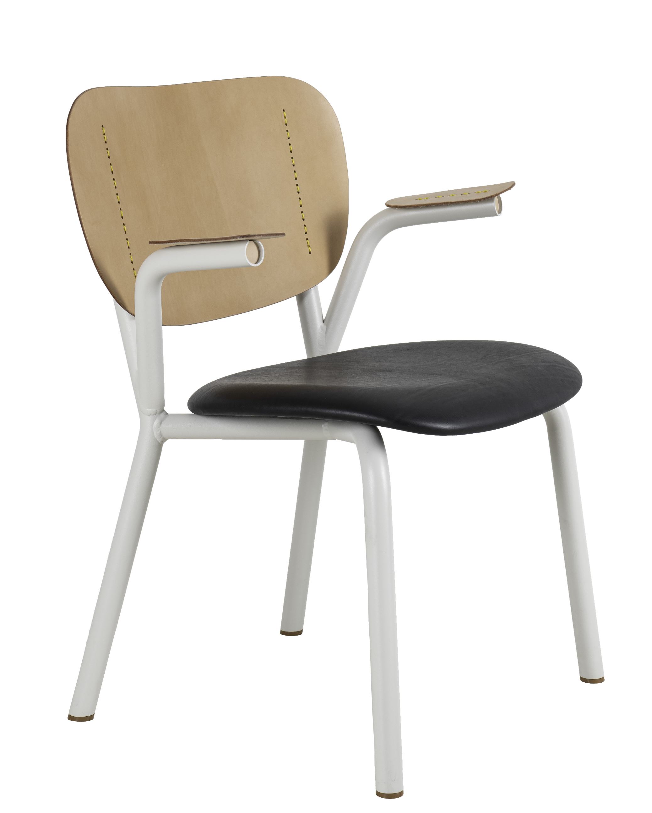 Emil Rosi Armchair Stuhl mit Armlehne von Functionals, Holzlehne, schwarzer Sitz und weißes Gestell.