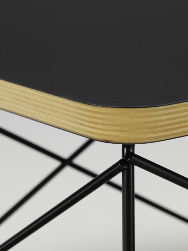 Bijzettafel LTR HPL zwart Vitra, staaldraad met zwarte poedercoating