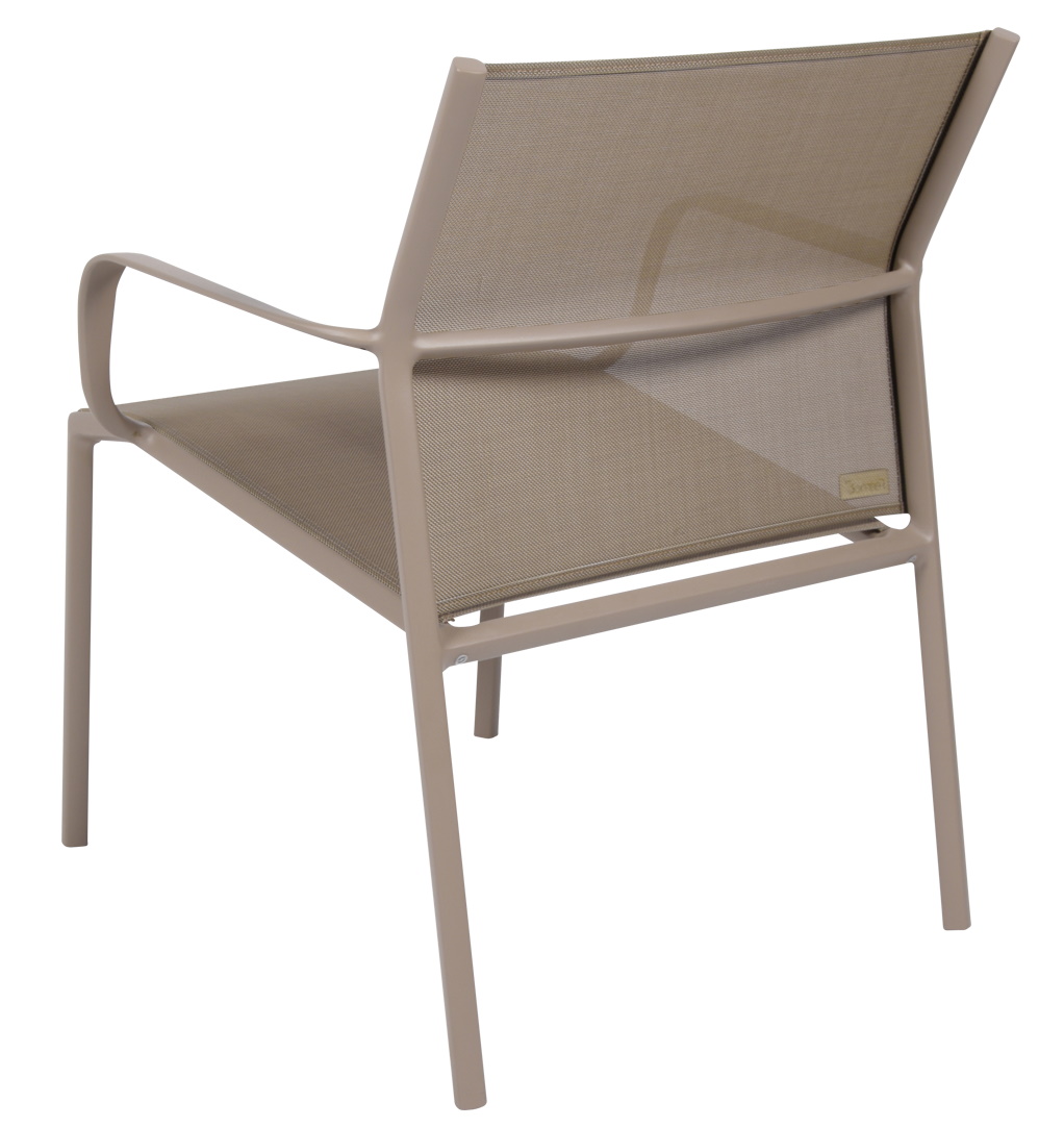 Rückansicht des Cadiz Sessels von Fermob, ein moderner Outdoor Sessel mit Armlehnen in Taupe.