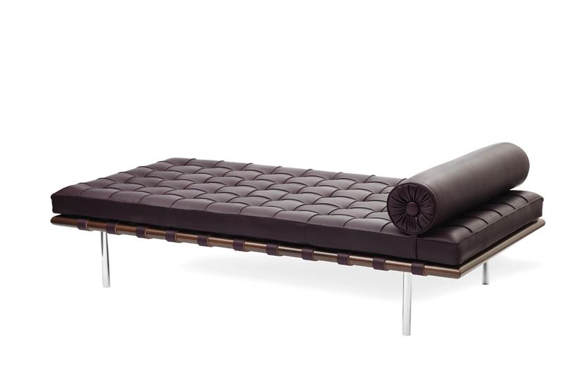 Barcelona Liege von Knoll International mit braunem Leder und Edelstahlgestell. Designklassiker für stilvolles Wohnen.