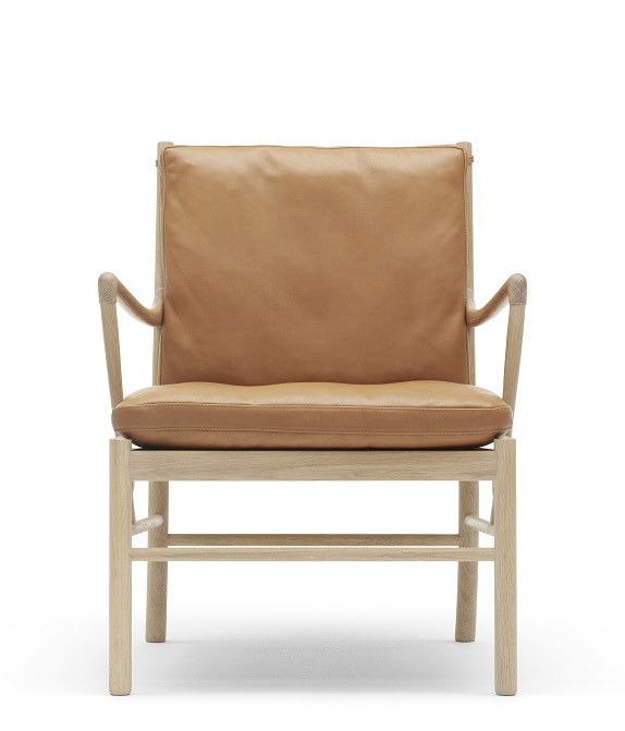 OW149 Colonial Chair von Carl Hansen & Søn mit hellbraunem Lederbezug und Holzgestell.