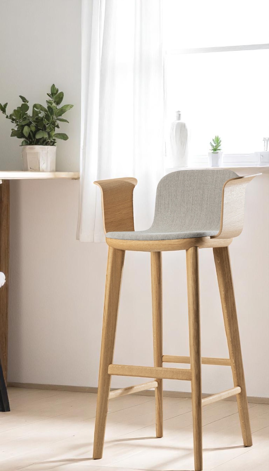 Aeon Comfort Barstool: Barhocker aus Holz mit Armlehnen und grauem, vollgepolstertem Sitzbezug für die Küche.