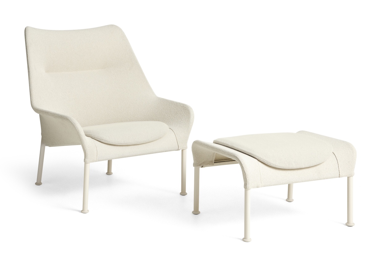Hay 02 Lounge Chair Sessel in Weiß mit passendem Hocker, modernes Design für Wohnzimmer und Lounge.