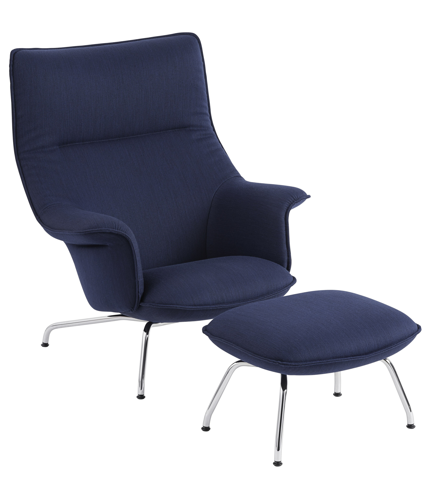 Blauer Doze Sessel mit Ottoman von Muuto: Moderner Loungesessel mit Fußhocker und Chromgestell.