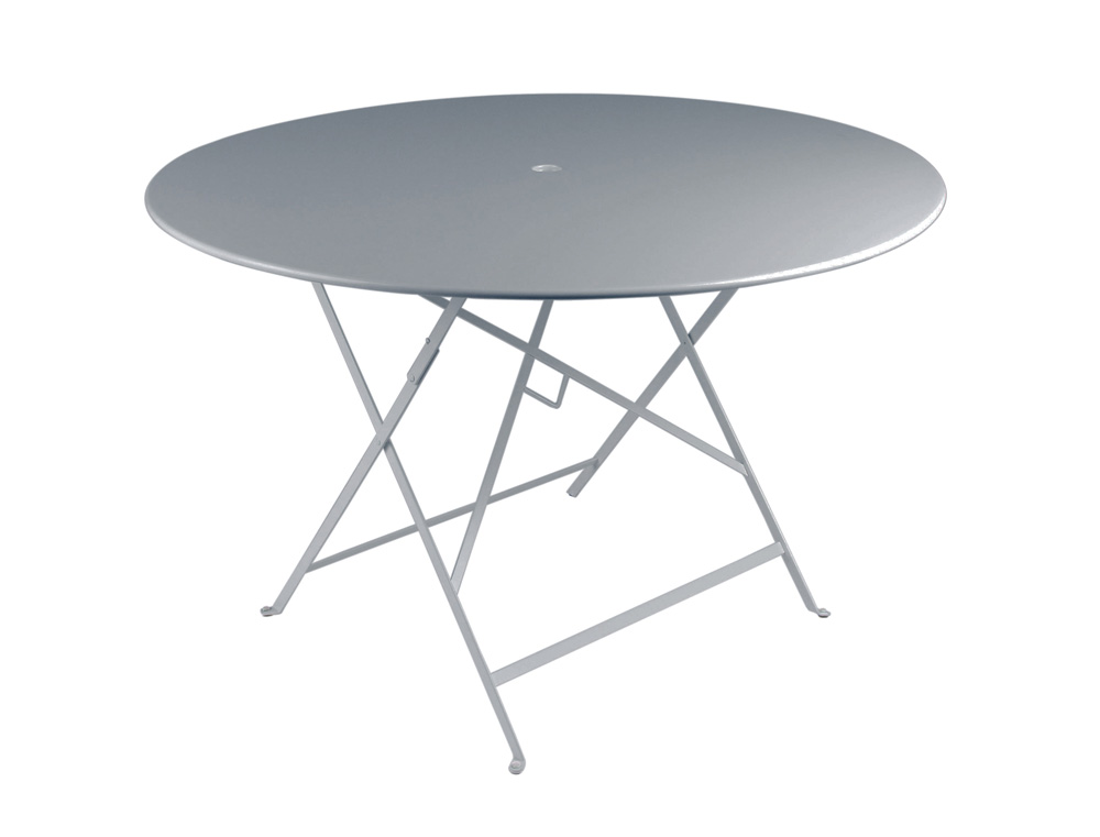 Fermob Bistro Klapptisch für den Garten, runder Outdoor-Tisch aus Metall in Hellgrau.