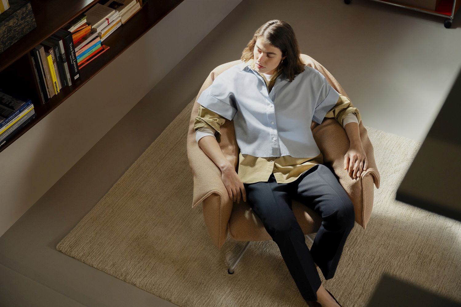 Bascule Lowback Fauteuil met voetenbankje Vitra