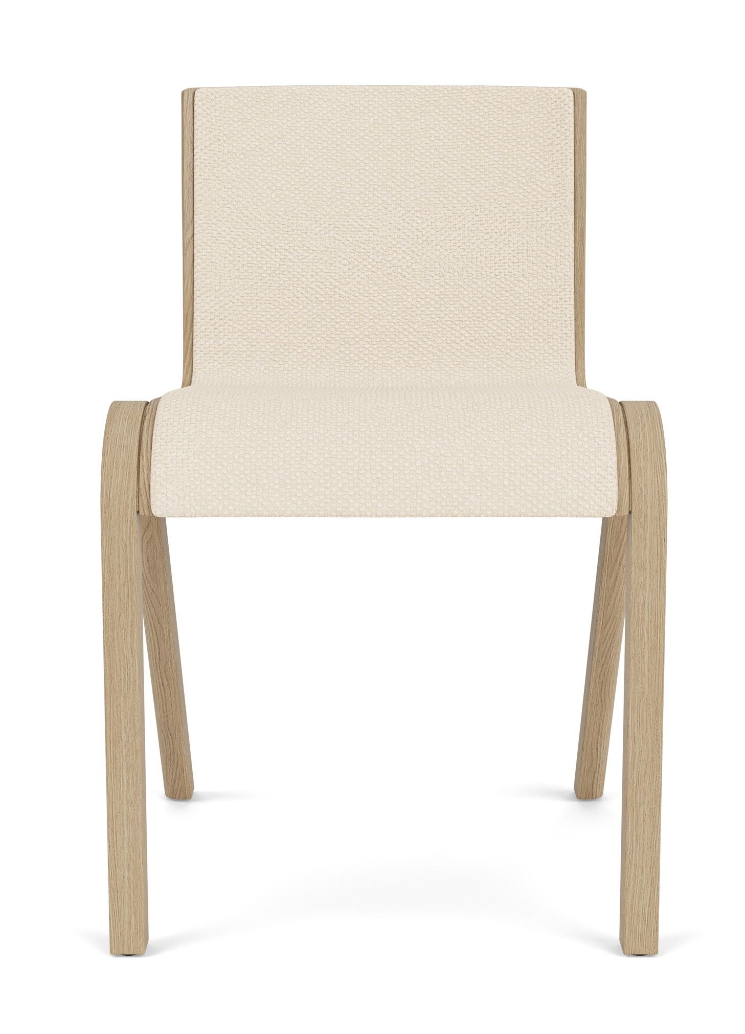Audo Copenhagen Ready Dining Chair, vollgepolsterter Stuhl mit hellem Holzrahmen und beigem Stoffbezug.