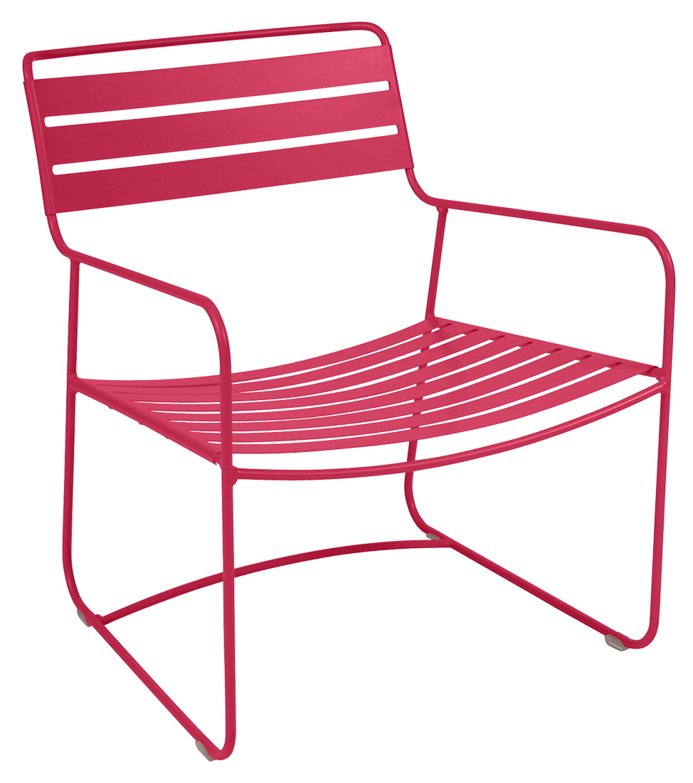 Pinkfarbener Surprising Sessel von Fermob für den Außenbereich, moderner Metall-Loungesessel mit Armlehnen.