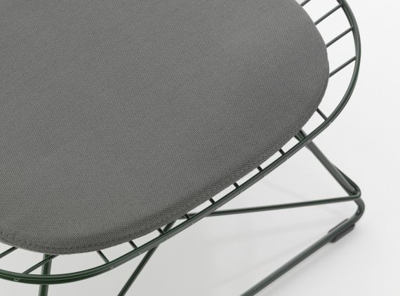 Detailaufnahme: Graues Soft Seats Sitzkissen von Vitra für drinnen und draußen, Cosy 2 Pebble grey.