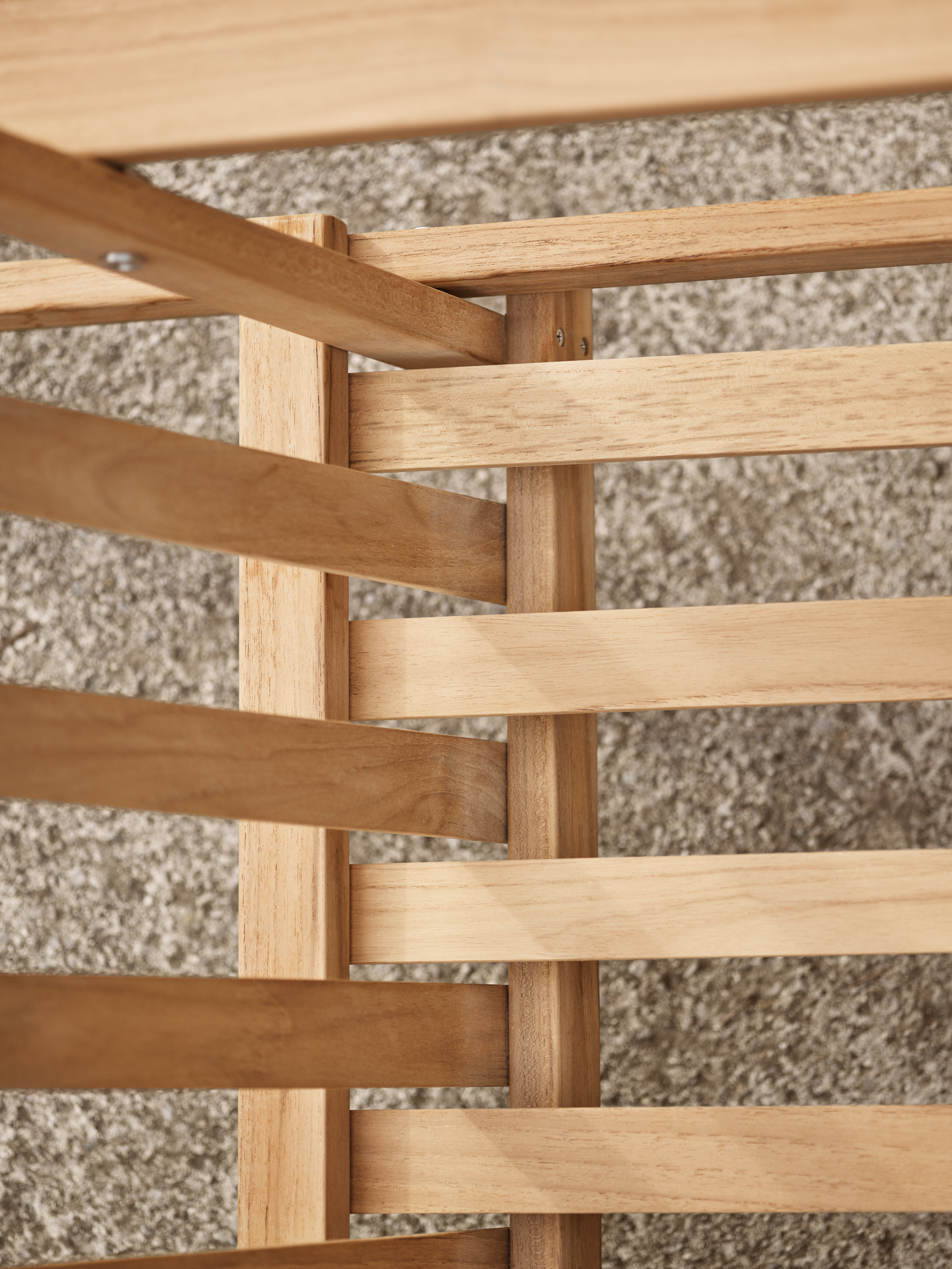 Detailaufnahme des Holzrahmens vom Borge Mogensen Liegestuhl BM5568 für den Outdoor-Bereich von Carl Hansen.
