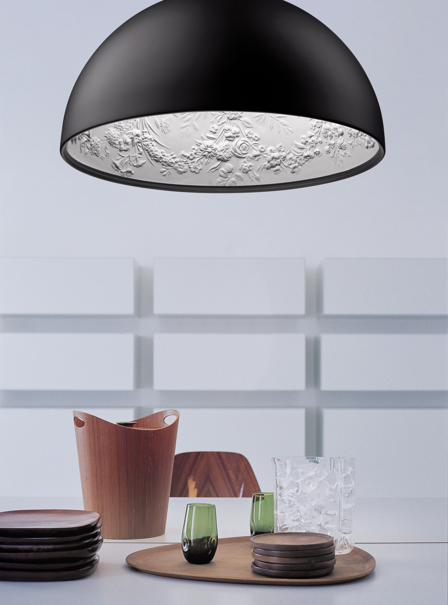 Skygarden Pendelleuchte in Rostbraun: Elegante Hängelampe mit floralem Dekor für stilvolle Innenräume.