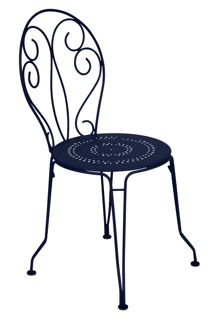 Fermob Montmartre Stuhl für den Garten in Dunkelblau, filigranes Design mit runder Sitzfläche.