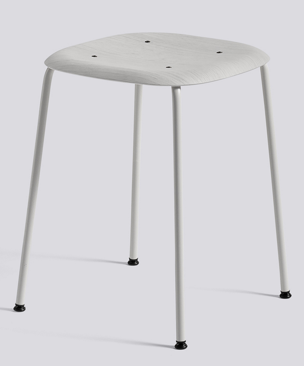 Weißer Soft Edge Hocker von Hay mit Holz-Sitzfläche und vier Stahlbeinen. Moderner Barhocker.