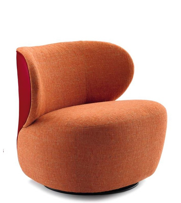 Oranger Bao Sessel von Walter Knoll: Moderner Design Sessel mit roter Rückenlehne.