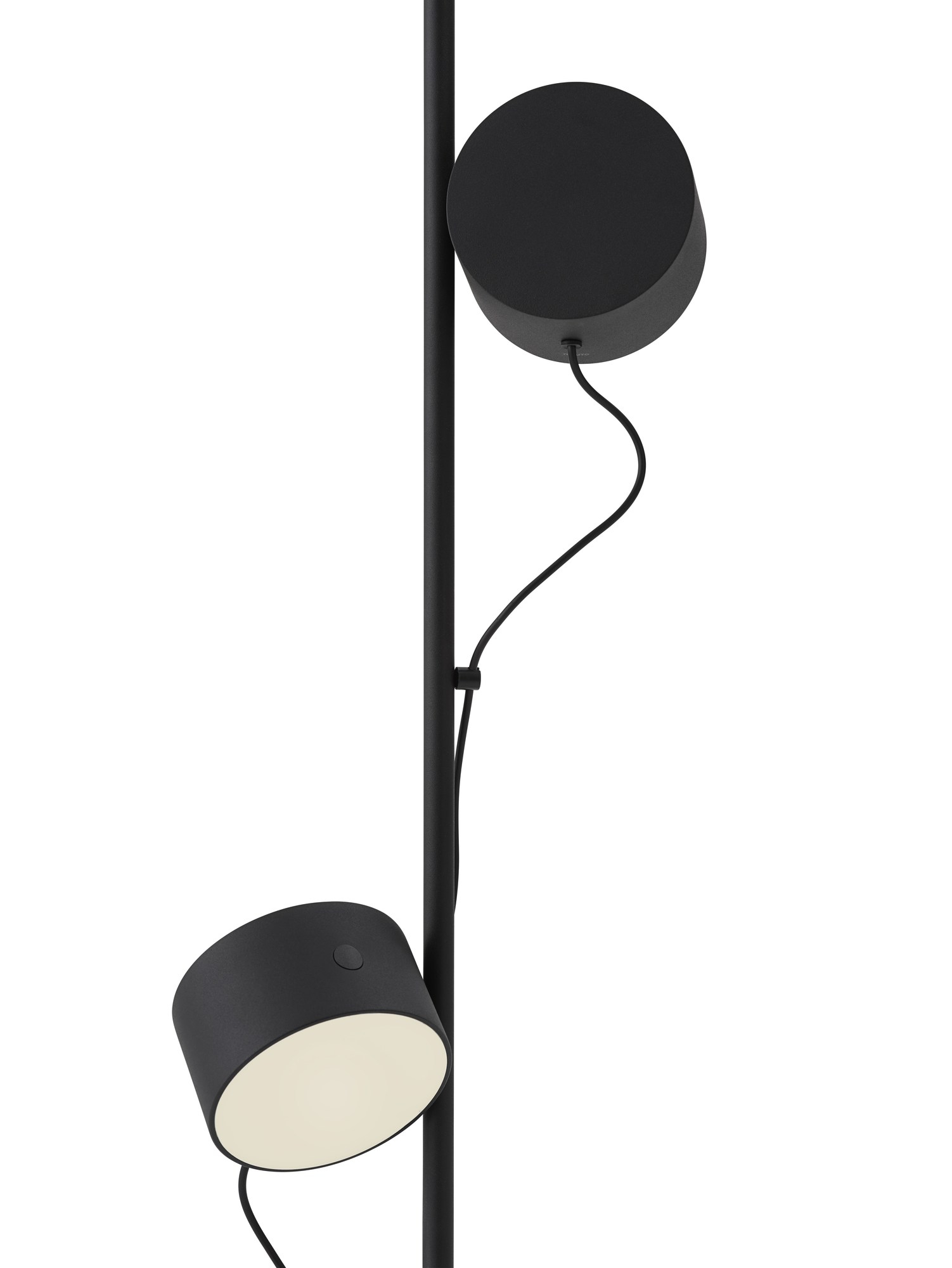 Schwarze Muuto Post Stehleuchte mit zwei verstellbaren Leuchten, modernes Design für Wohnzimmer.