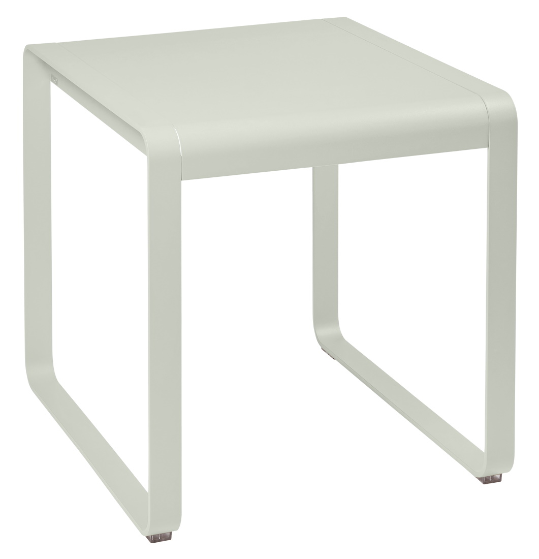Bellevie Tisch von Fermob für den Außenbereich, quadratisch, hellgrün, modernes Design für Garten und Terrasse.