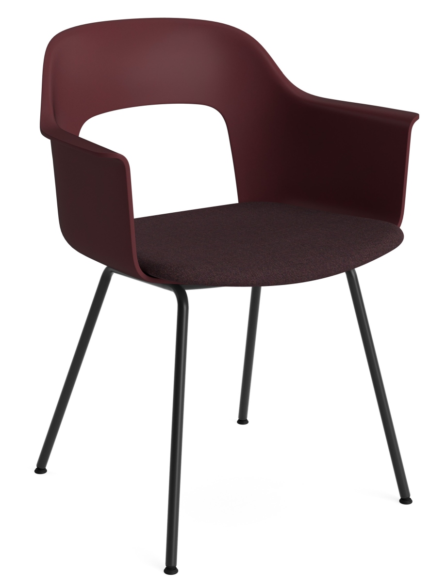 Layout Armchair 213 von Hay: Burgunderroter Armlehnstuhl mit gepolstertem Sitz und schwarzen Metallbeinen. Moderner Designstuhl für Wohnzimmer.