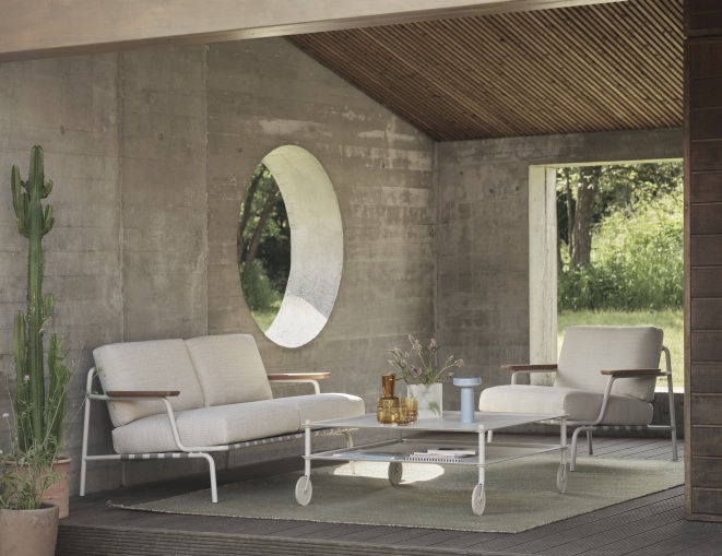 Muuto Flow Coffee Table: Moderner Couchtisch auf Rollen für Indoor und Outdoor Bereiche.