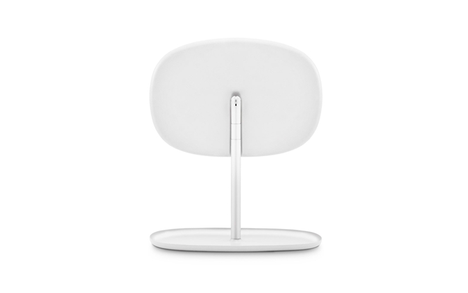 Weißer Flip Spiegel von Normann Copenhagen, Rückansicht, mit ovalem Spiegel und Ablage.