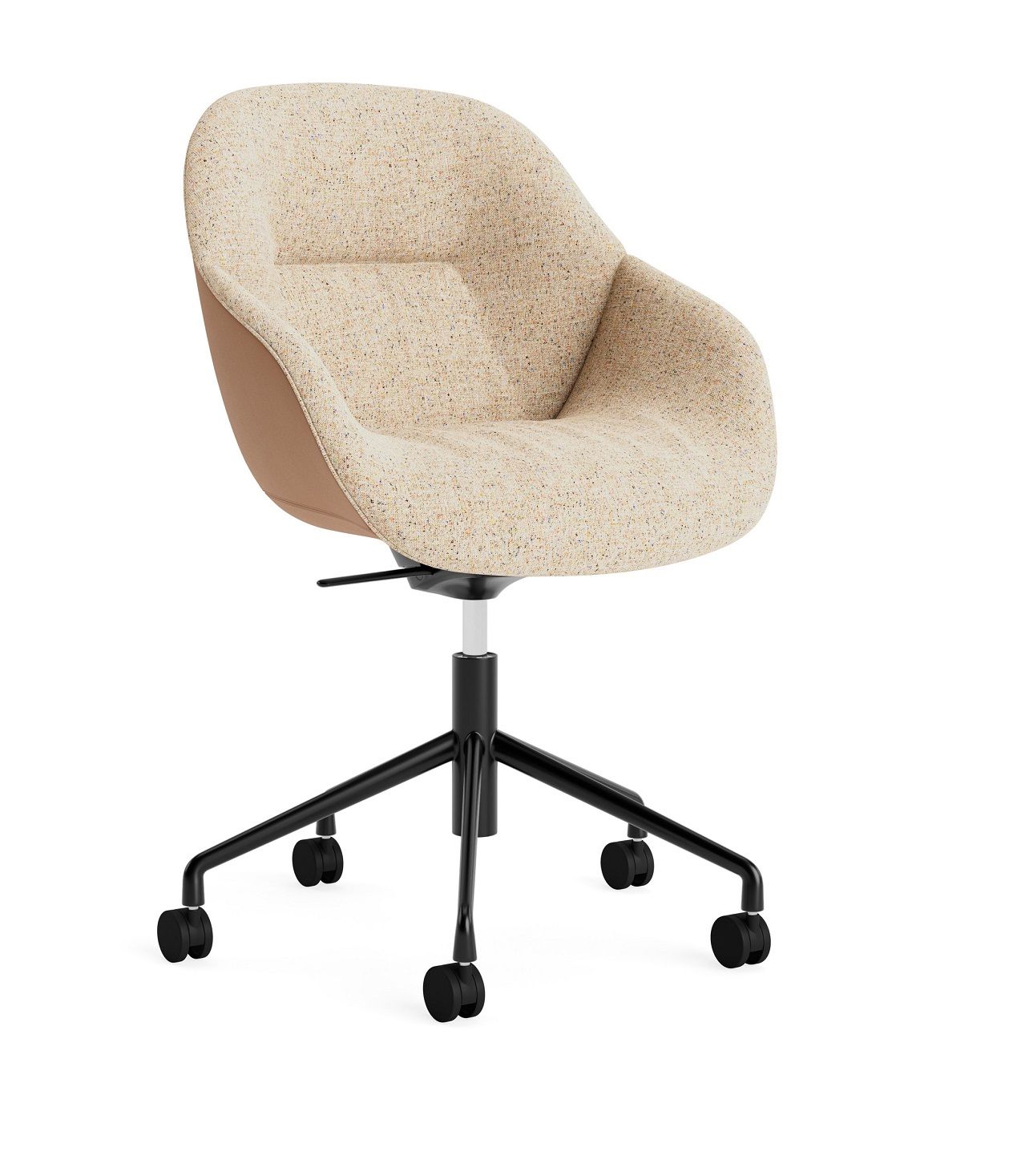 Beiger About a Chair AAC155 Soft Duo Bürostuhl von Hay mit schwarzem Rollfuß.