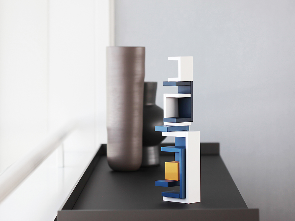 Bauhaus Corus Steckspiel von Naef Spiele AG, buntes Holzspielzeug für Kinder und Design-Liebhaber.