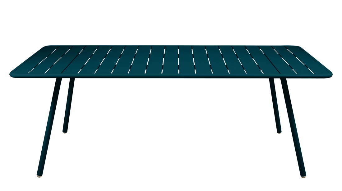Blauer Luxembourg Tisch von Fermob für den Außenbereich, Gartentisch aus Metall mit Lattenmuster.